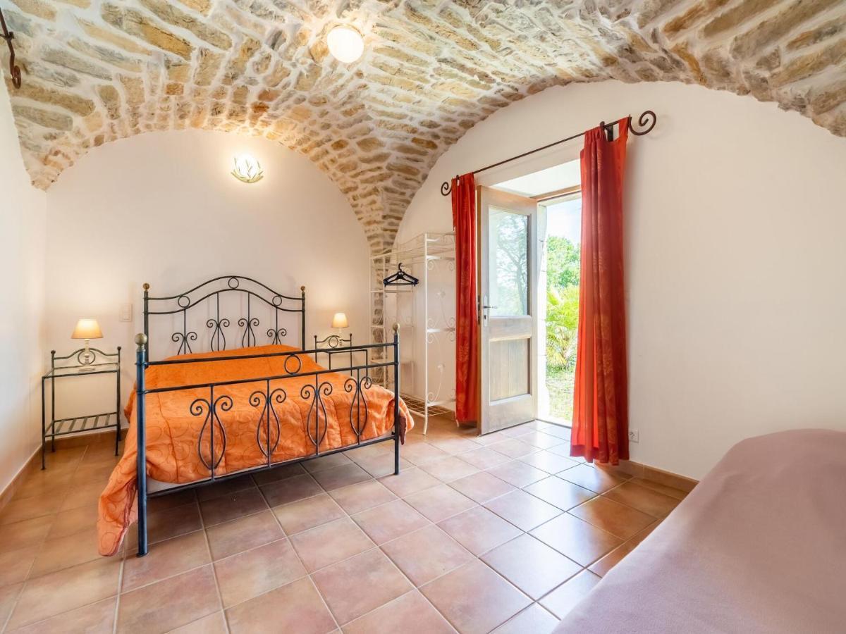 Classy Holiday Home In Les Vans With Pool Chambonas المظهر الخارجي الصورة